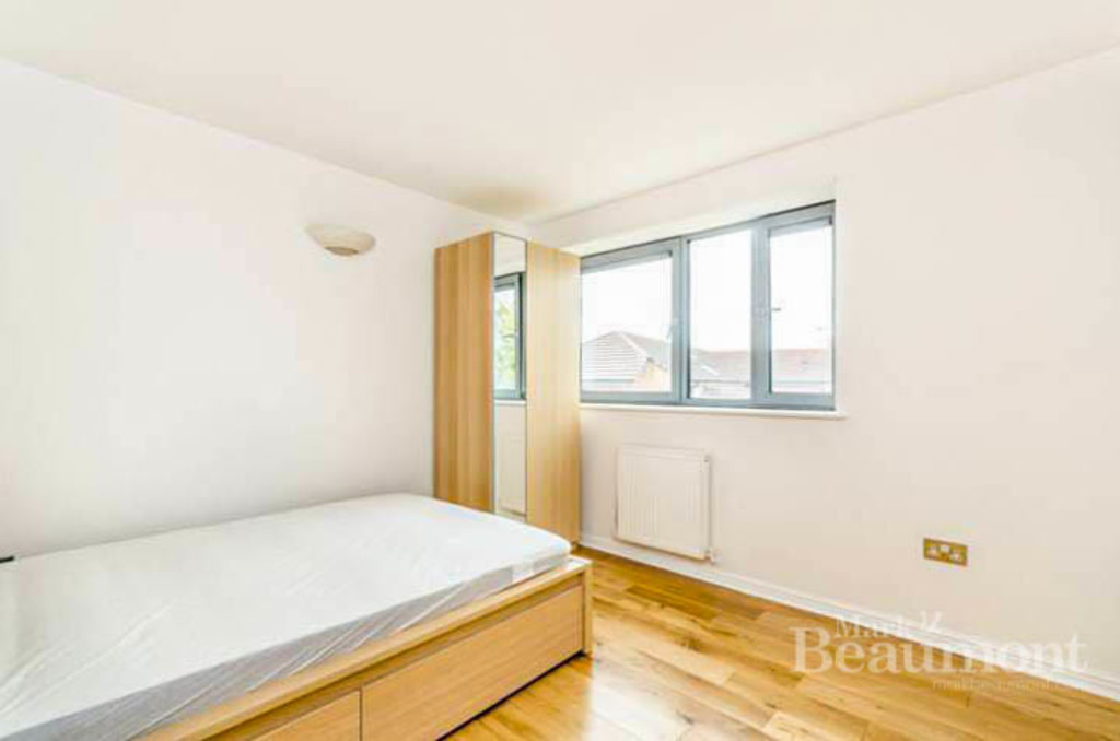 3 bed maisonette for sale in Curness Street, London 5