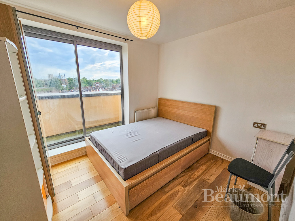 3 bed maisonette for sale in Curness Street, London 8