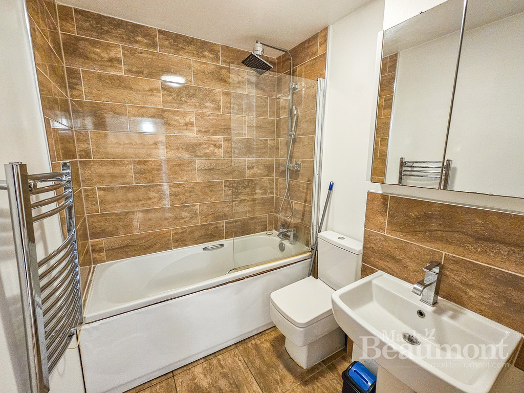 3 bed maisonette for sale in Curness Street, London 9