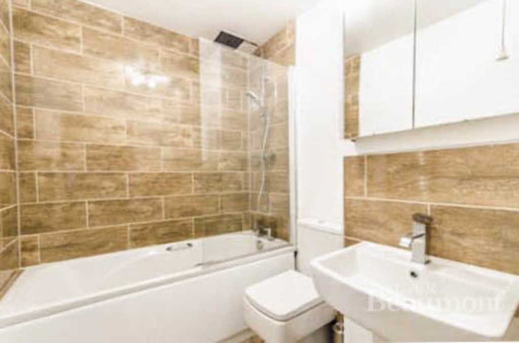 3 bed maisonette for sale in Curness Street, London 11
