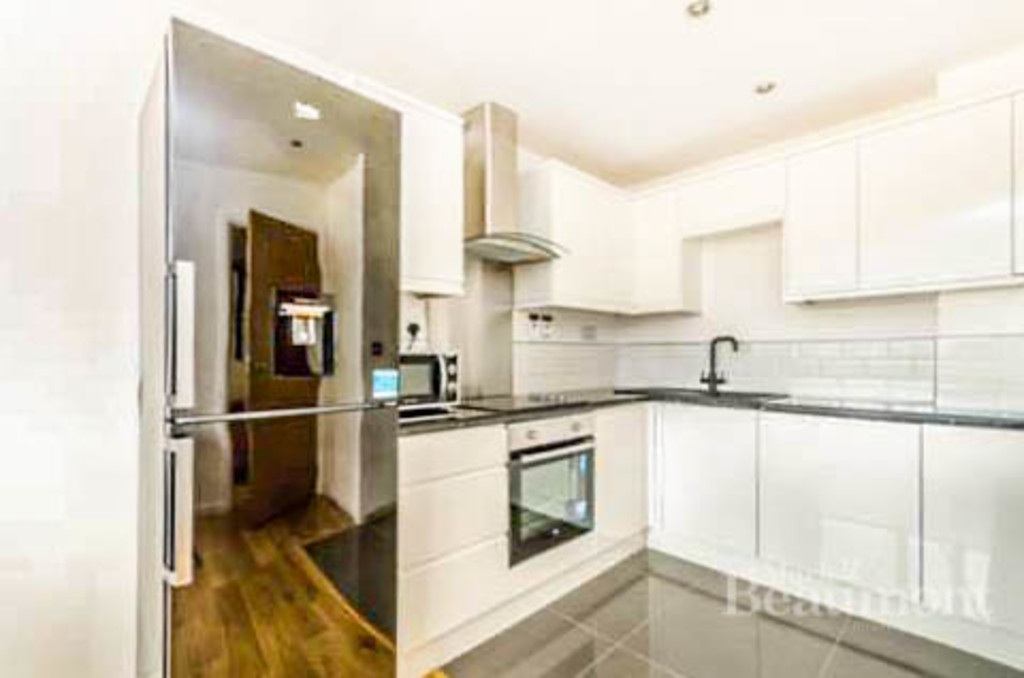 3 bed maisonette for sale in Curness Street, London 8