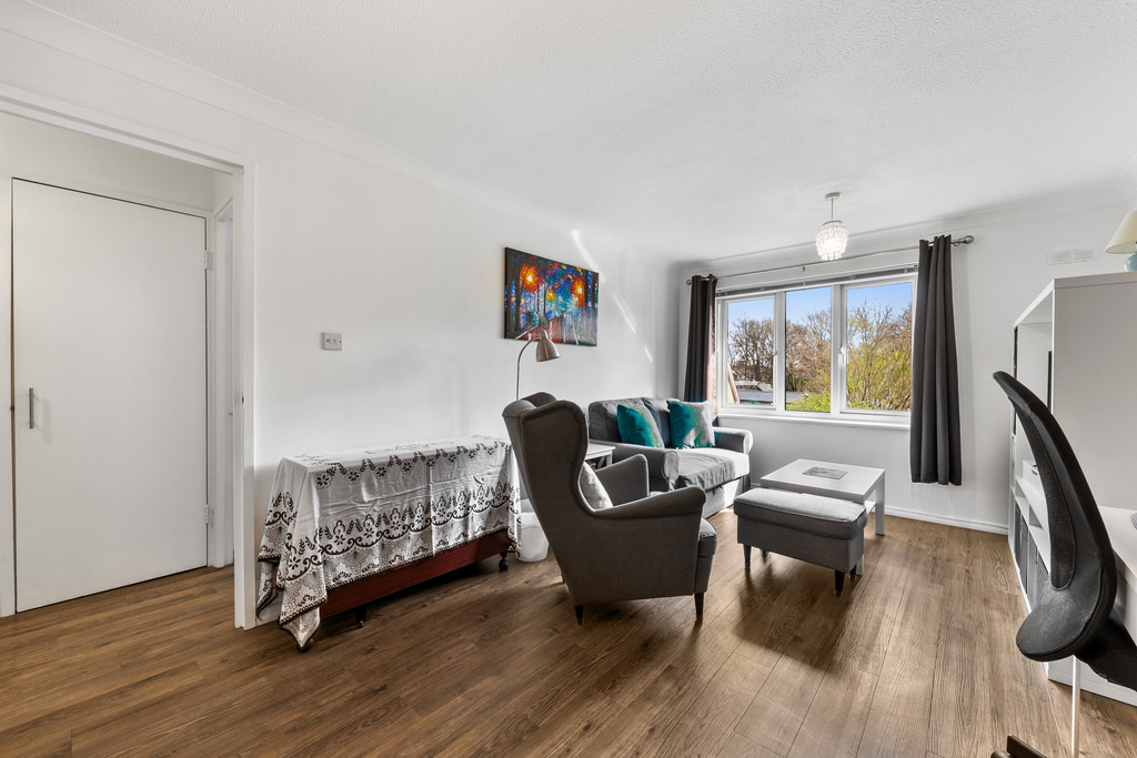 1 bed apartment for sale in Malyons Road, London 2