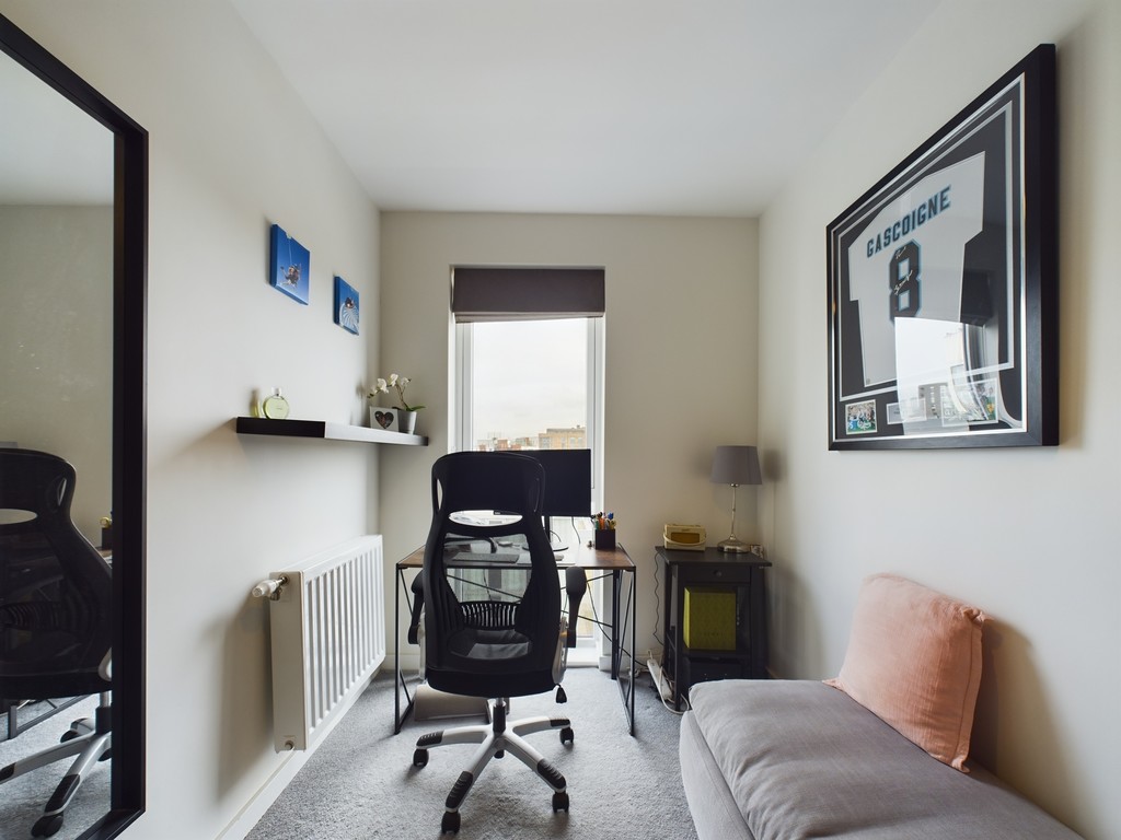 2 bed apartment for sale in Greenwich High Road, London 17