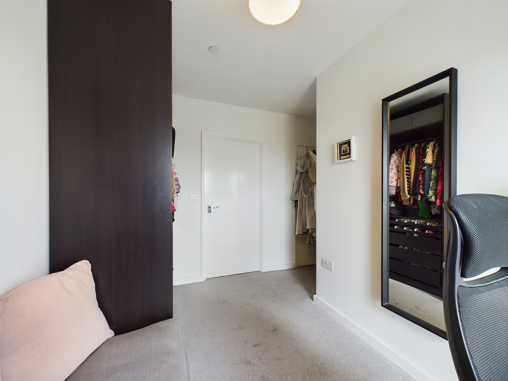 2 bed apartment for sale in Greenwich High Road, London 20