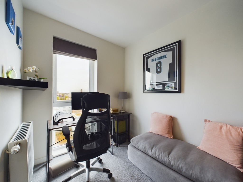 2 bed apartment for sale in Greenwich High Road, London 21