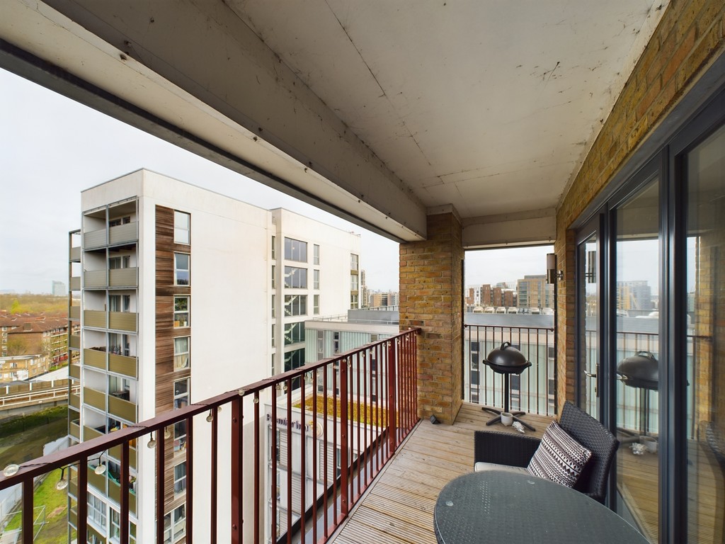 2 bed apartment for sale in Greenwich High Road, London 39