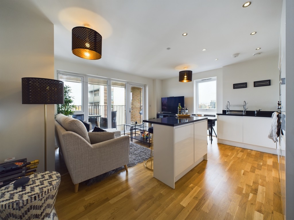 2 bed apartment for sale in Greenwich High Road, London  - Property Image 5