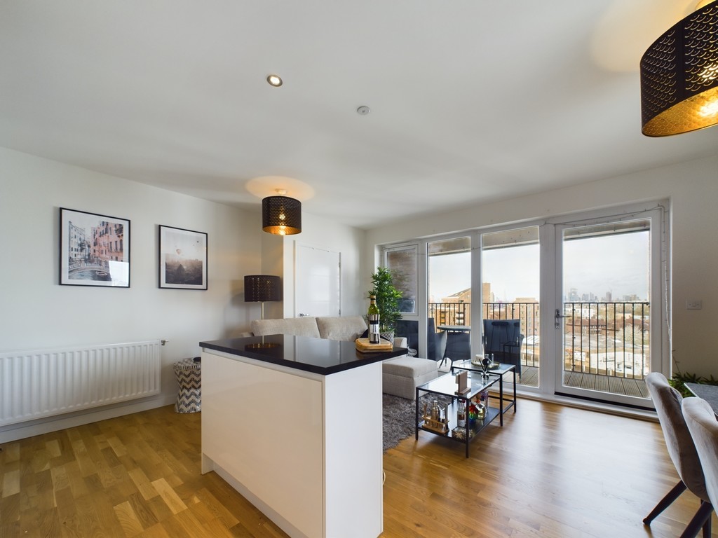 2 bed apartment for sale in Greenwich High Road, London 8