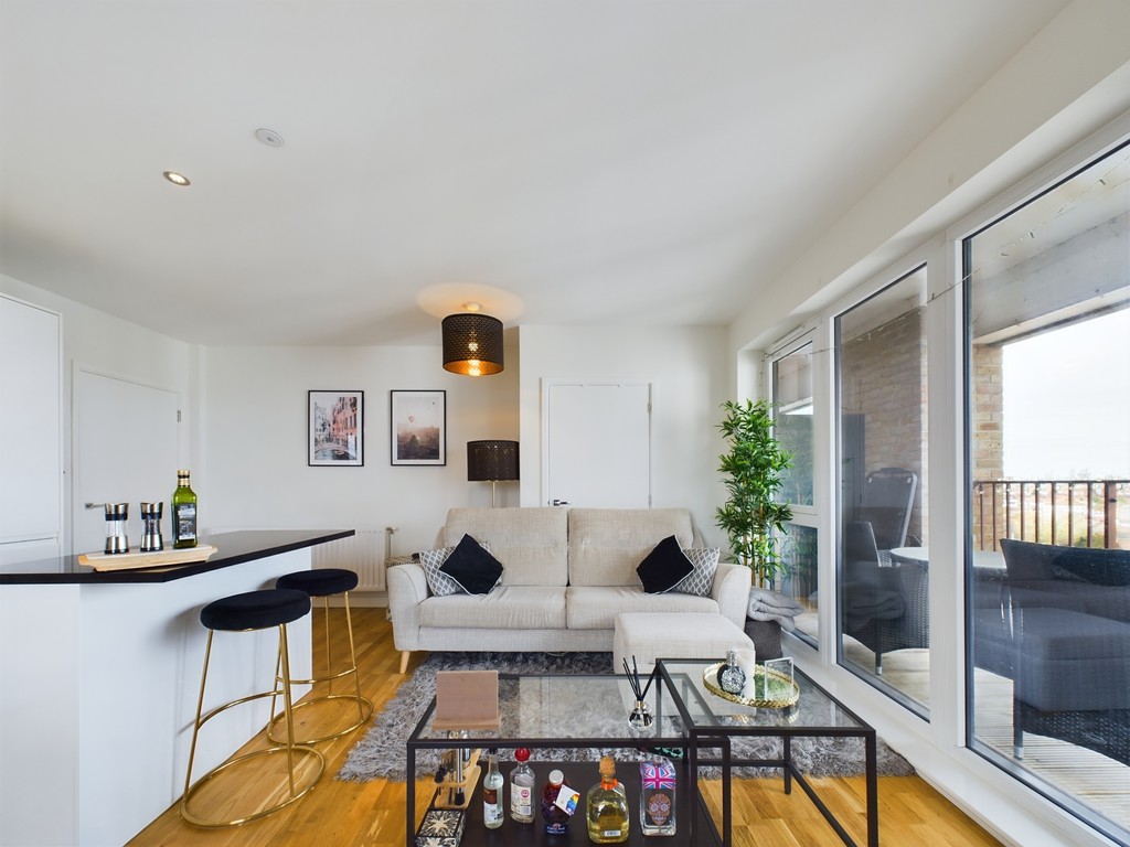 2 bed apartment for sale in Greenwich High Road, London 2