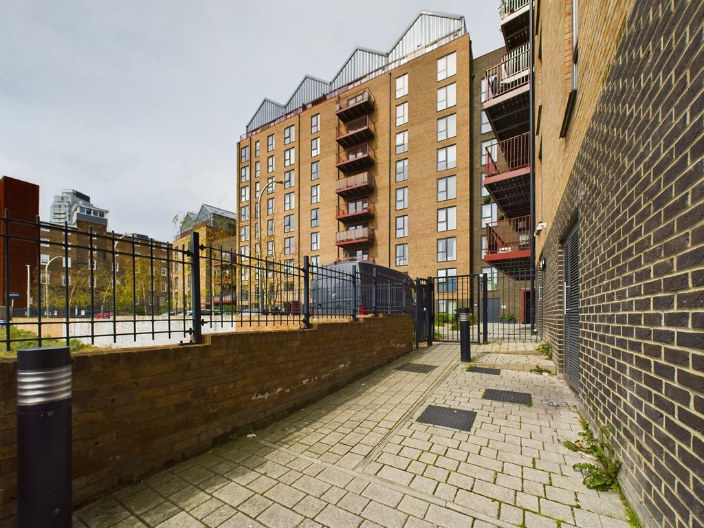 2 bed apartment for sale in Greenwich High Road, London 57
