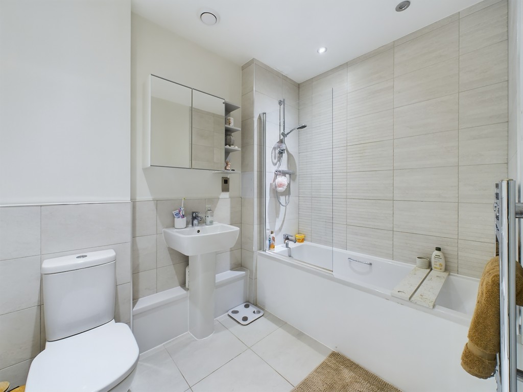 2 bed apartment for sale in Greenwich High Road, London 45