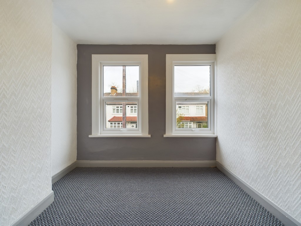 2 bed apartment for sale in Malyons Road, London  - Property Image 4