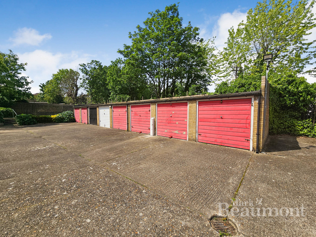 2 bed maisonette for sale in Beacon Road, London  - Property Image 13