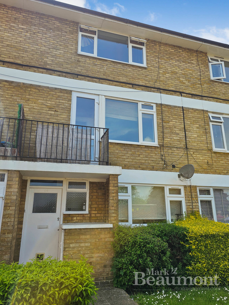 2 bed maisonette for sale in Beacon Road, London 13