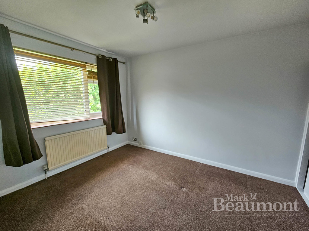 2 bed maisonette for sale in Beacon Road, London 5