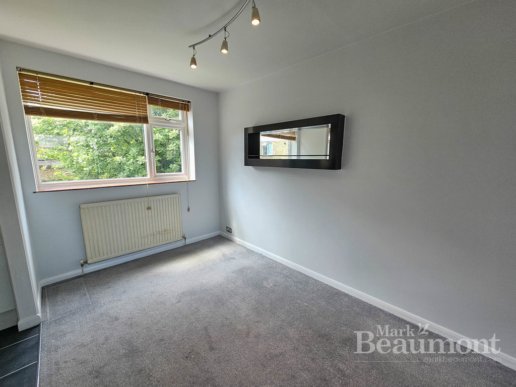 2 bed maisonette for sale in Beacon Road, London 7