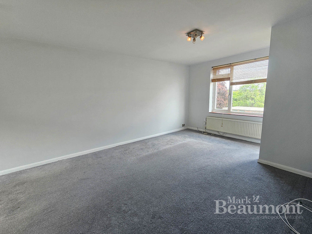 2 bed maisonette for sale in Beacon Road, London 9