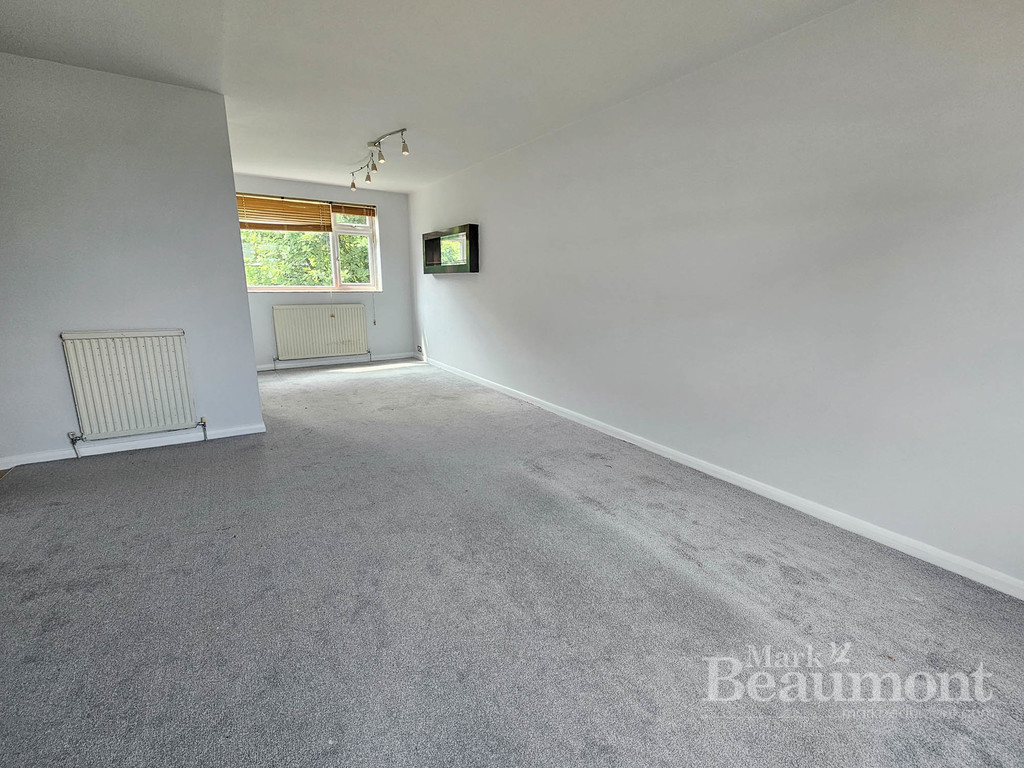 2 bed maisonette for sale in Beacon Road, London 10