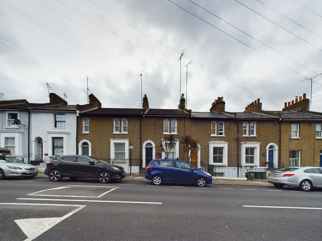 3 bed terraced house for sale in Vanbrugh Hill, London 4