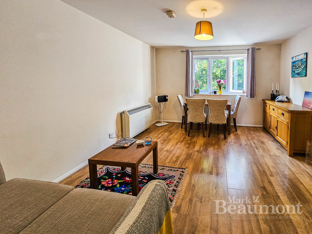 2 bed flat for sale in John William Close, New Cross  - Property Image 7