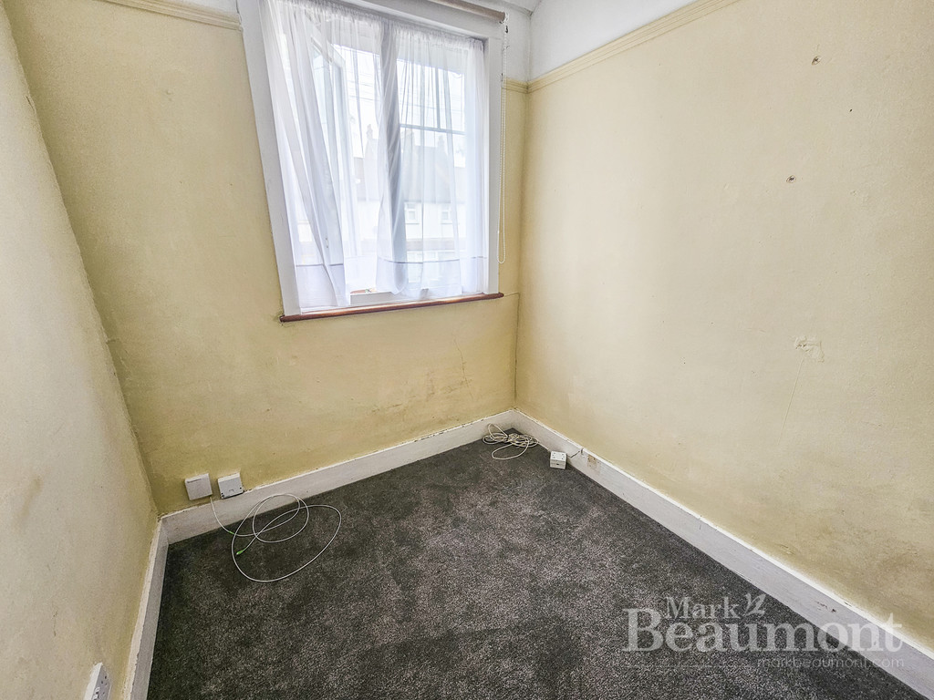 3 bed terraced house to rent in Embleton Road, Ladywell 7