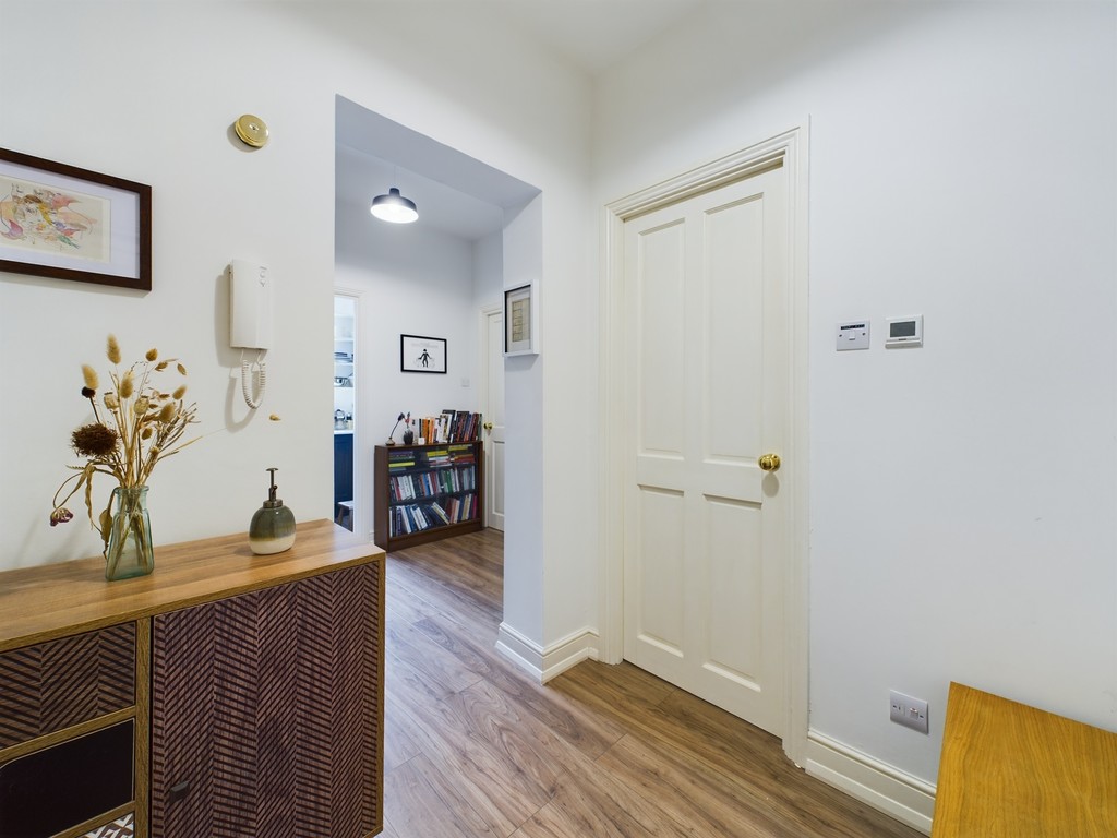 1 bed apartment for sale in Avonley Road, London 12