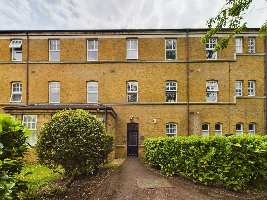 1 bed apartment for sale in Avonley Road, London  - Property Image 2