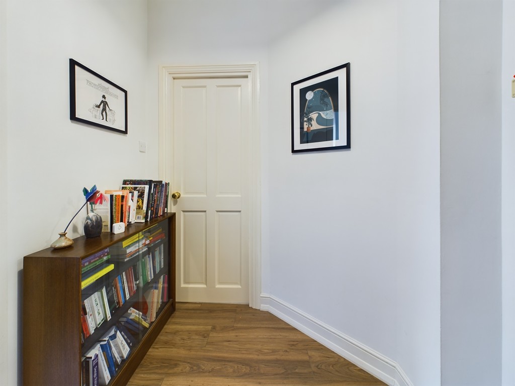 1 bed apartment for sale in Avonley Road, London 10