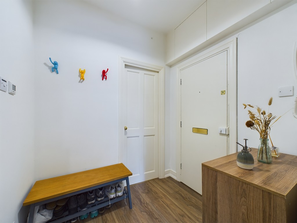 1 bed apartment for sale in Avonley Road, London 11