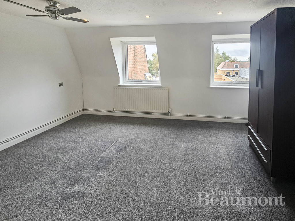 2 bed apartment for sale in Main Road, Bromley 3