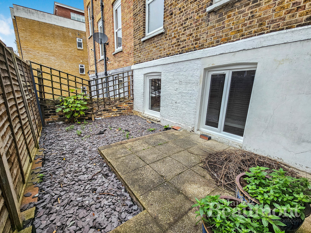 3 bed ground floor maisonette to rent in Marischal Road, Lewisham  - Property Image 12