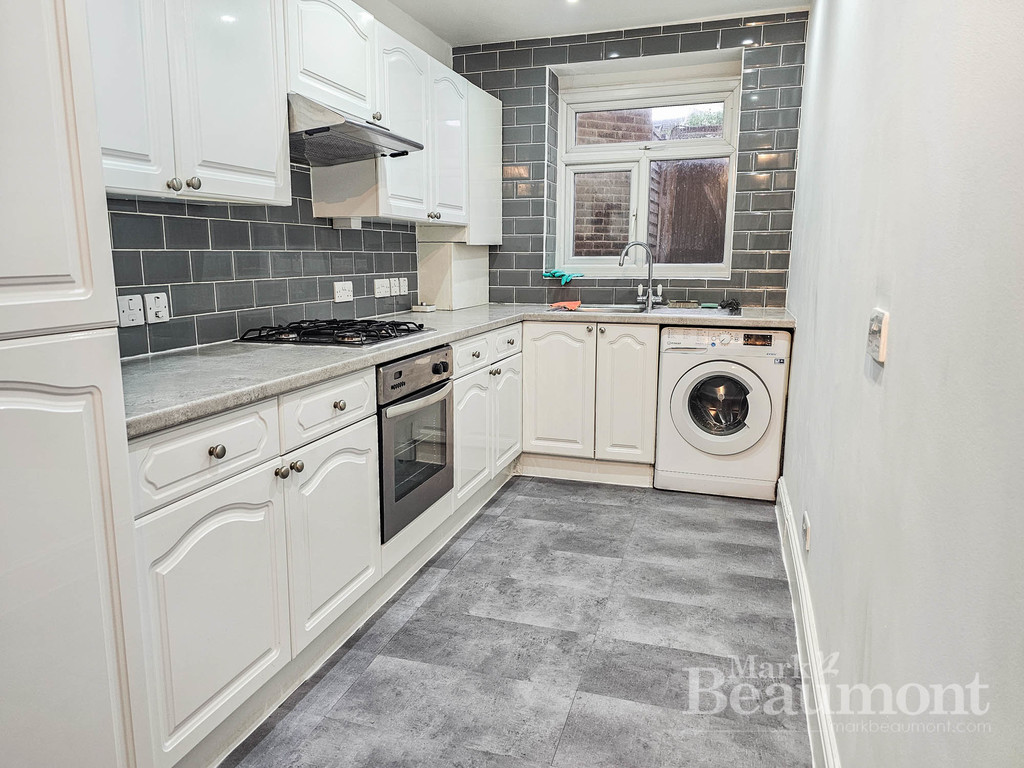 3 bed ground floor maisonette to rent in Marischal Road, Lewisham 6