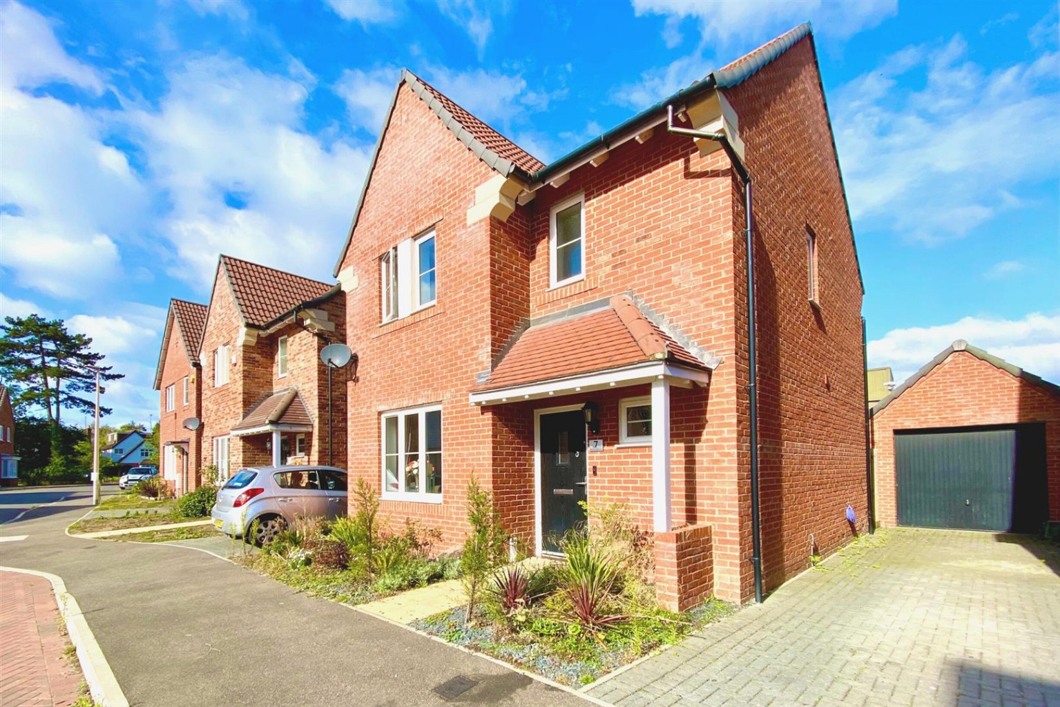 This is a stunning three bedroom detached home, built by Bloor Homes to the Whitfield design in 2016 and presented in good condition and we can't wait to show you around!