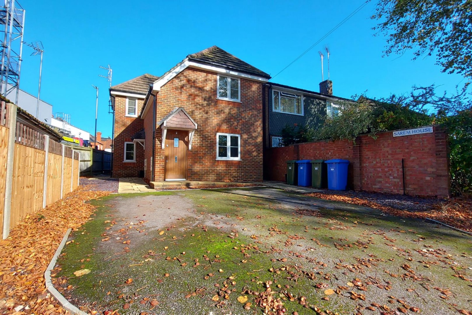 This is an ideal maisonette for a first-time buyer or investor looking for a property that is ready to move into instantly whilst being just a couple of minutes walk from Crowthorne High Street.