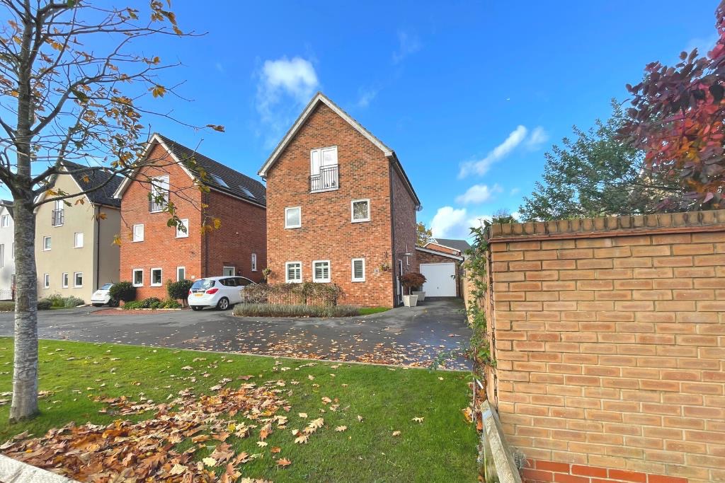 Proud to present this immaculate and one of the best situated homes on The Parks development in Bracknell. Tucked away in the corner overlooking an abundance of open fields, we have this five-bedroom detached home. Internally the current owner has kept the property in fantastic condition throughout.