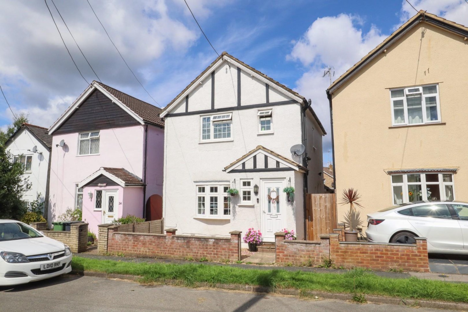 This lovely detached home is located in the heart of Frimley Green, just a short walk away from the local schools, shops and other amenities.