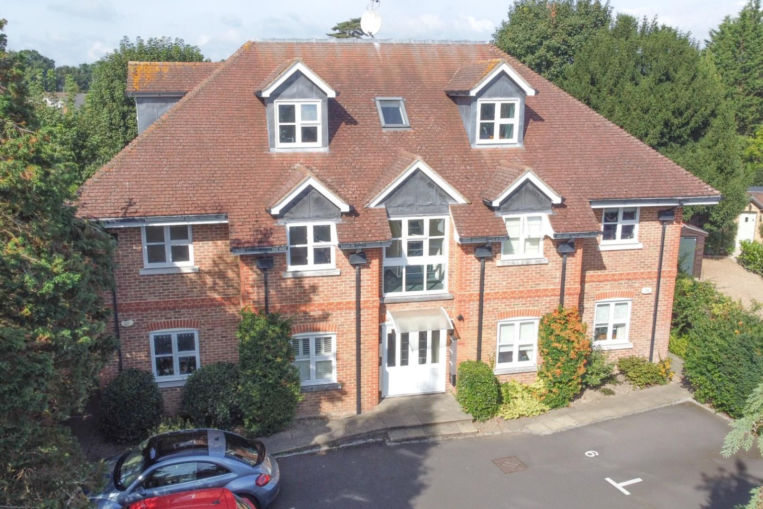 2 bed flat for sale in Rosemary Lane, Camberley, GU17