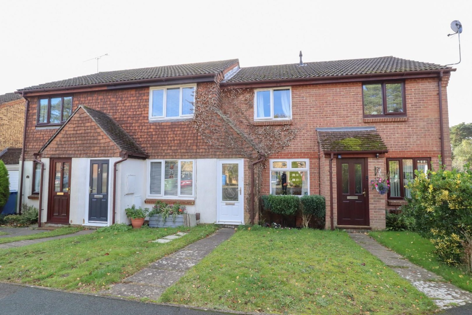 *MARKETED BY CHRIS GRAY*  This two bedroom terraced home is nestled towards the end of a cul-de-sac on the ever popular Forest Park in Bracknell.  There is a living room which opens through to the kitchen, which then leads to a conservatory and then through to the south facing rear garden.