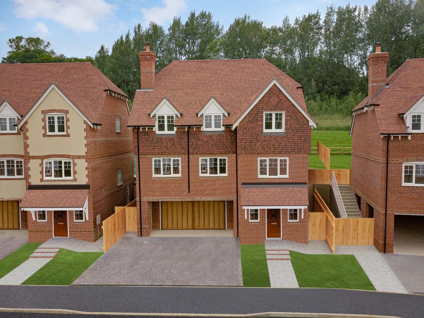 *Marketed by Andy Meade* A stunning 4 bedroom detached house built to Westbuild Homes Sussex Design on the delightful Reed Gardens Development situated in the West Berkshire countryside village of Woolhampton. Contact Andy For a viewing .