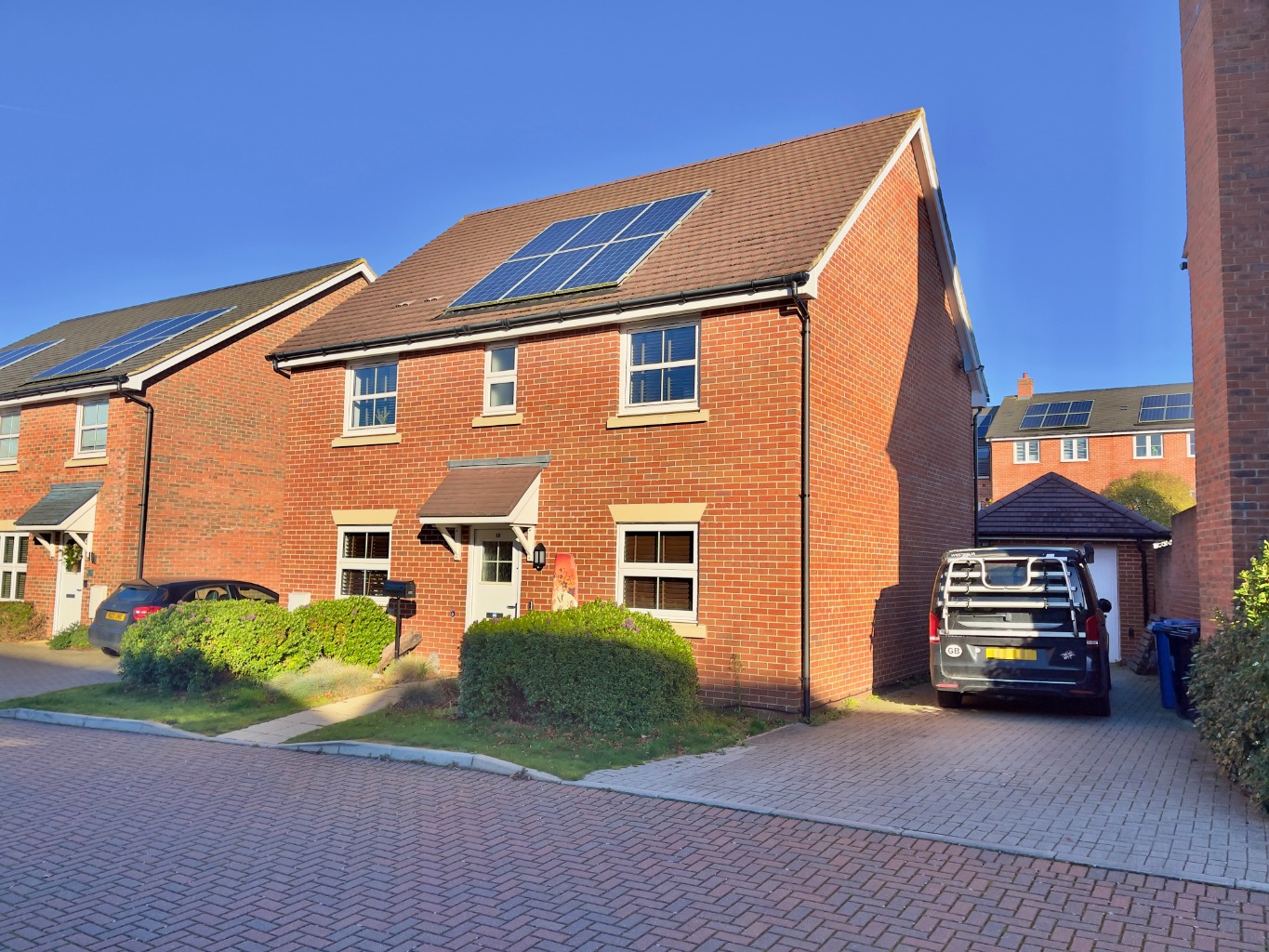 Available with no onward chain is this stunning four bedroom detached family home with detached garage and driveway, set within a cul de sac of the sought after development of Crookham Park in Church Crookham...