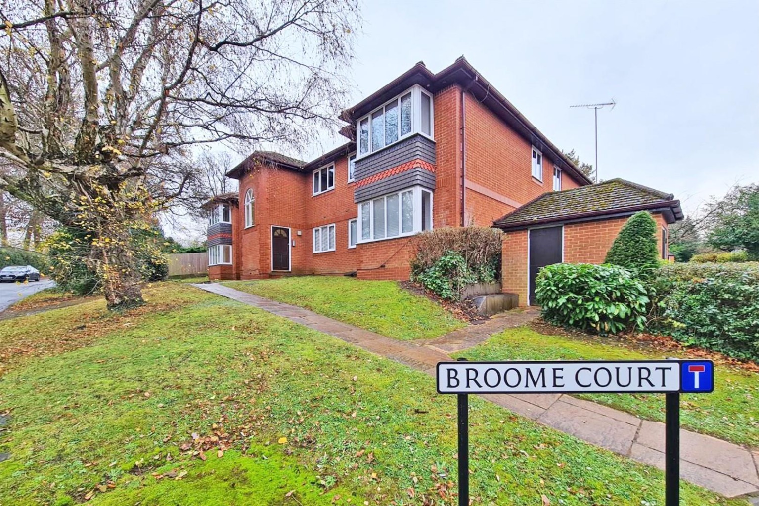 2 bed flat for sale in Broome Court, Bracknell, RG12