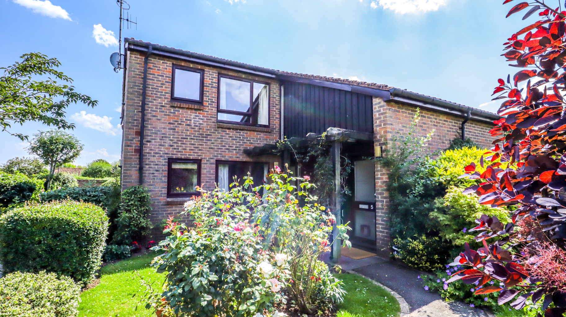Offered to the market this lovely two double bedroom first floor retirement maisonette, situated on the sought after Elmbridge Retirement Village in Cranleigh. This excellent sized maisonette is in need of some TLC, but offers the new owners of the property to opportunity to add their own personal