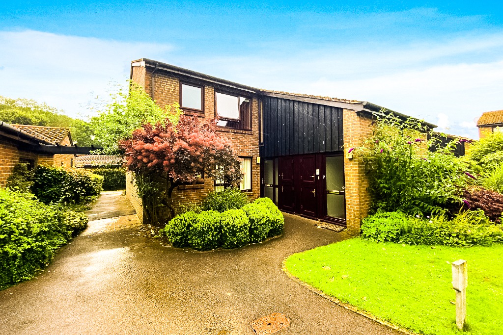 Offered to the market this lovely two double bedroom first floor retirement maisonette, situated on the sought after Elmbridge Retirement Village in Cranleigh. This great sized maisonette is situated in a lovely position with views to the front overlooking the landscaped courtyard...