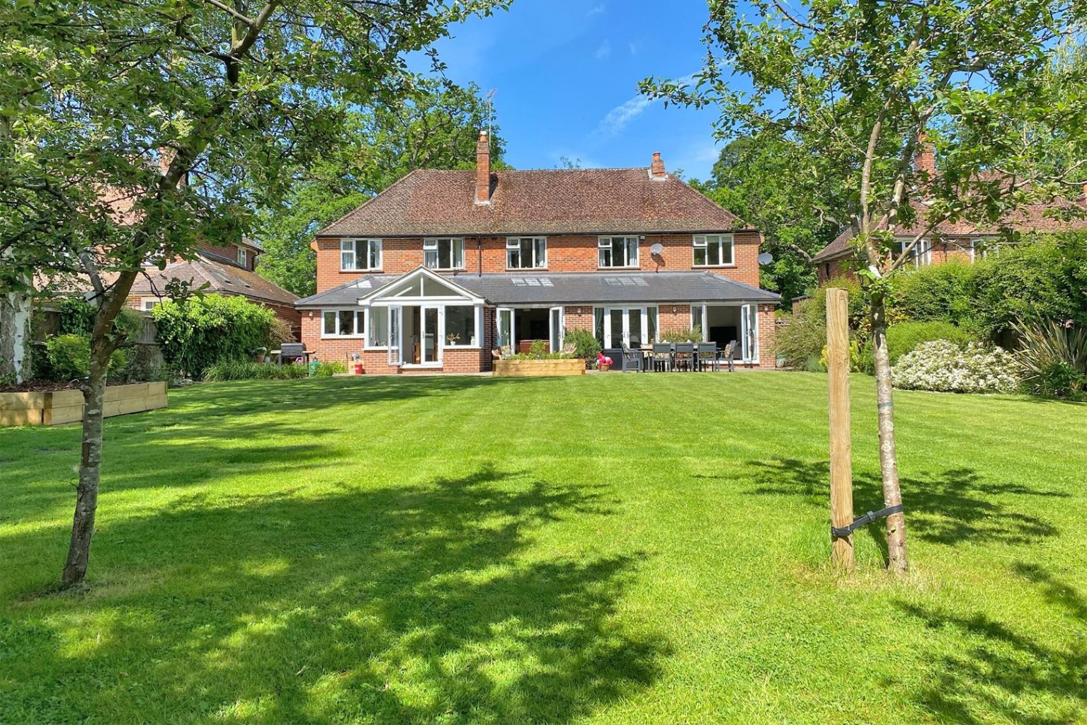 Drey House is set behind a mature hedgerow just off of the Finchampstead Road. This substantial four bedroom detached family home is presented in immaculate condition throughout. The four bedrooms, three reception rooms and two bathrooms make this an ideal family home.