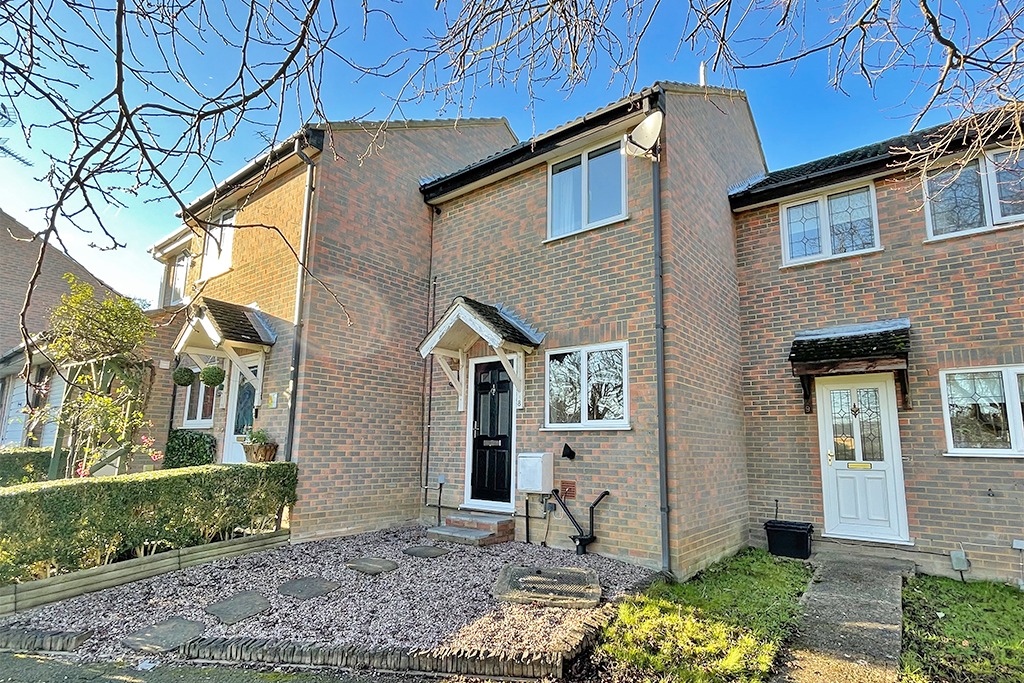 A beautifully positioned two bedroom house located in Woosehill overlooking a large green to the front along with being situated within one mile of Wokingham train station. The property is suited for someone to make it their own and is happy to do some remedial works as improvement works are needed