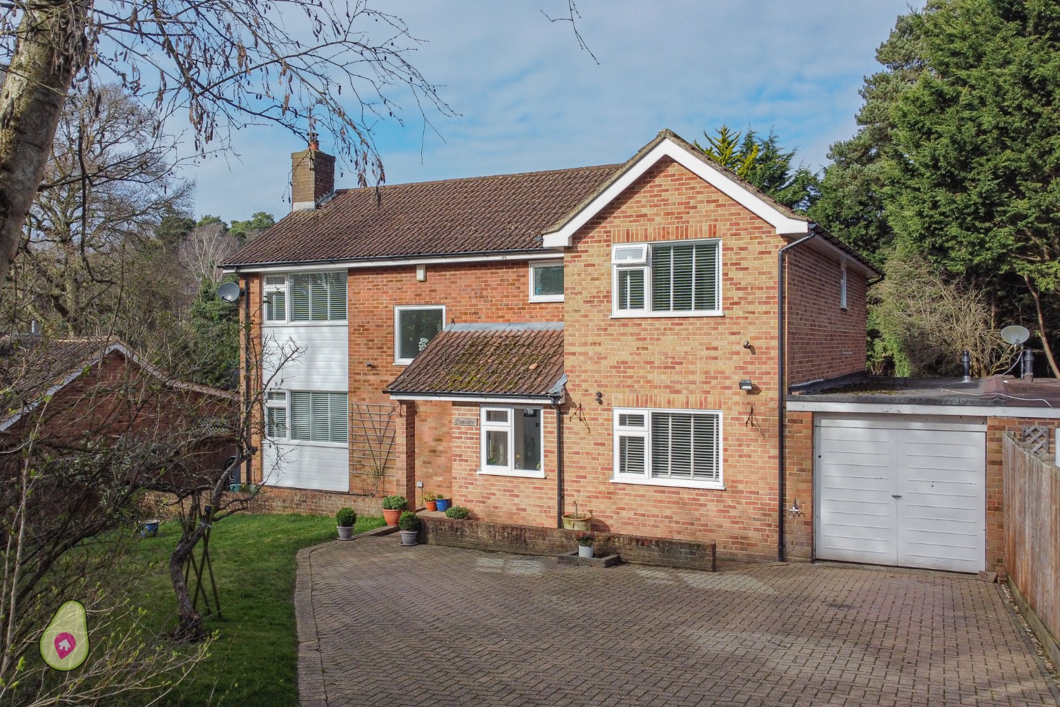 5 bed link detached house for sale in Roundway, Camberley, GU15