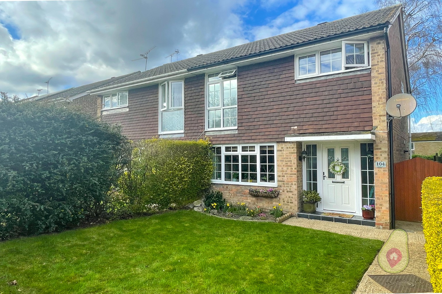 Set in a beautiful quiet location is this three bedroom semi-detached home presented in immaculate condition. There is potential to extend the property (stpp) to the front and rear, or is ready to move into for someone looking for a spacious home in a very quiet no-through-road location.