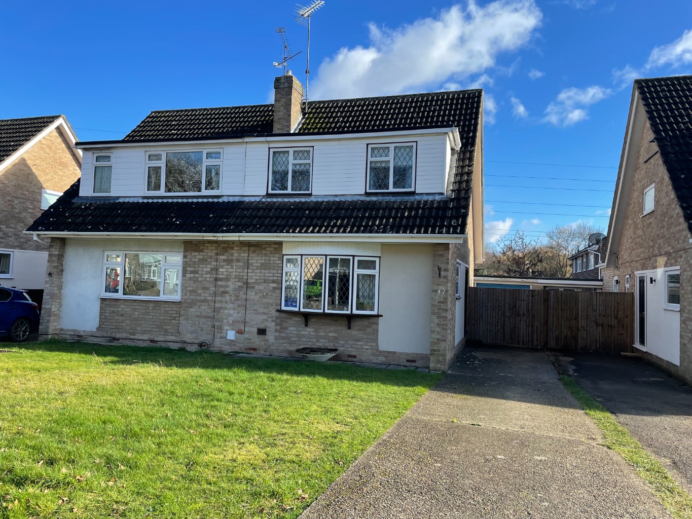 A great opportunity to put your own stamp on a three bedroom semi detached house in Hazel Drive in Woodley. There are no onward chain complications, the house is liveable as it is however modernisation is required. An ideal first project!