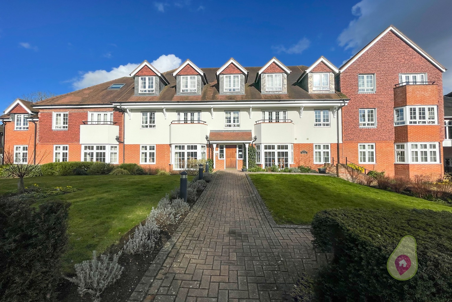The largest two bedroom apartment within Chestnut Grange, there is plenty of space and far reaching views across the rooftops of Wokingham and beyond. Ideally located strolling distance to Waitrose and Wokingham Town Centre, this really is a lovely property for someone looking to downsize.