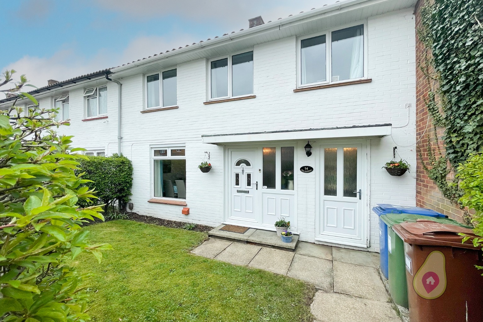 A beautifully presented home, with spacious rooms and a sunny south facing rear garden. Close to local parks and Bracknell town centre as well as being under half a mile to Martins Heron Train Station. Get in touch to arrange your appointment today.